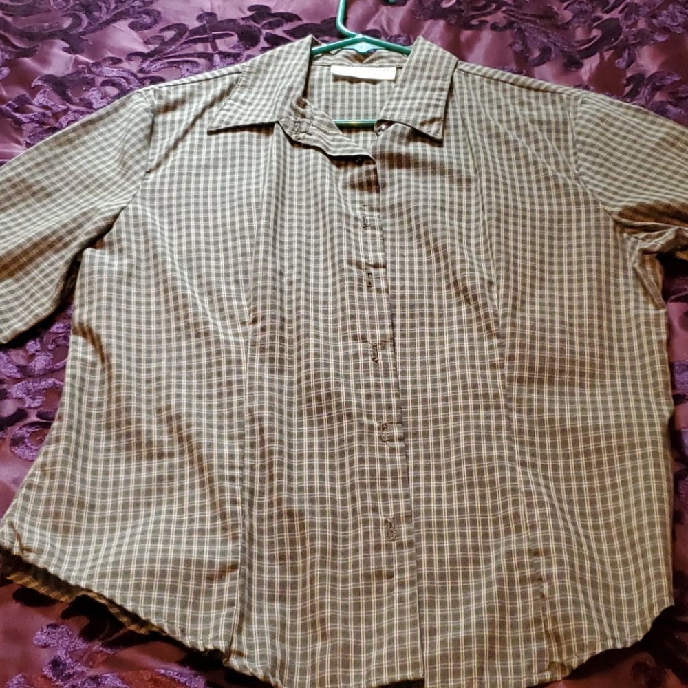 Women's 3/4 sleeve dress shirt or wear with jeans